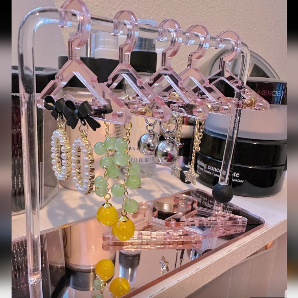- Acrylic Creative Earring Display Stand - Pink - Picture 9 of 14